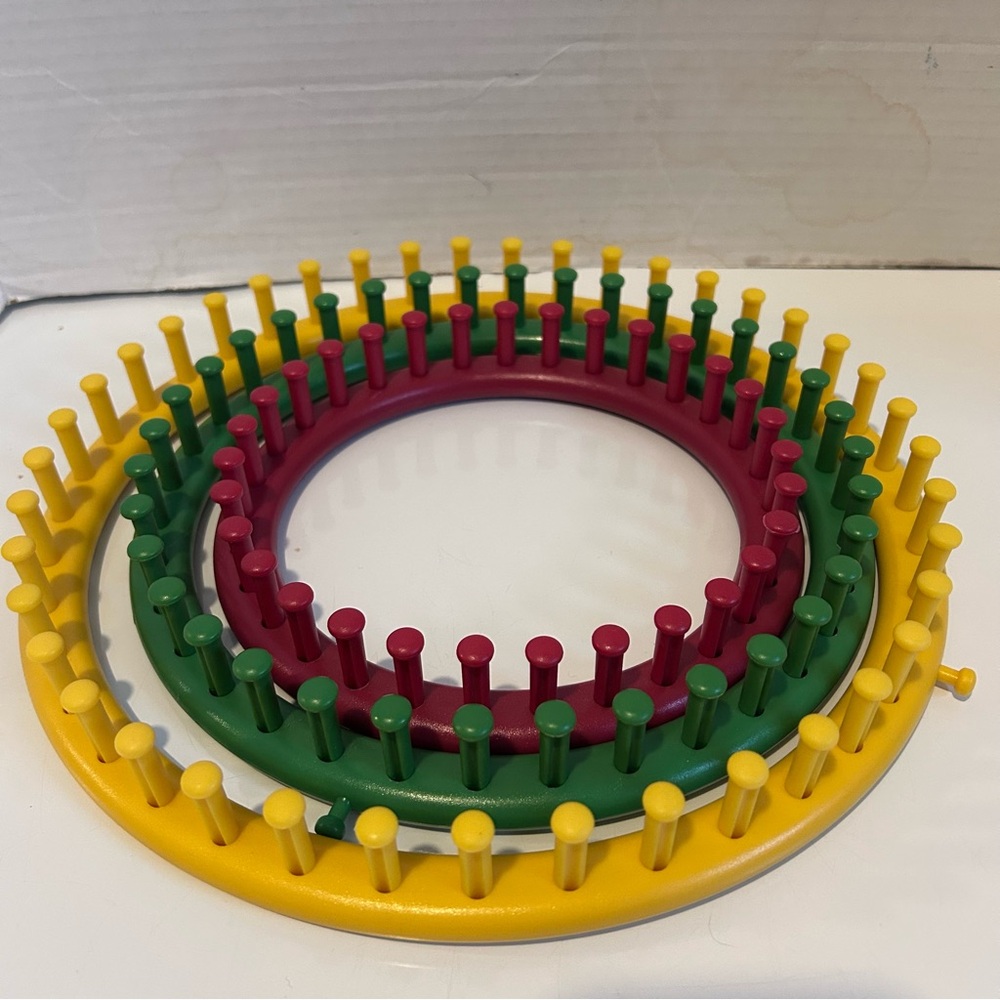 Provo Crafts circle Knitting Loom Set (yellow, green & red)